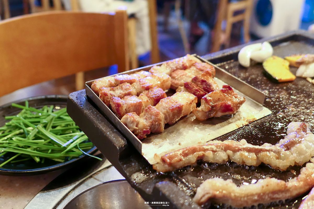 食記。首爾★忠武路 超飯食堂 一次滿足想吃烤肉與烤腸的慾望 - 第8張圖