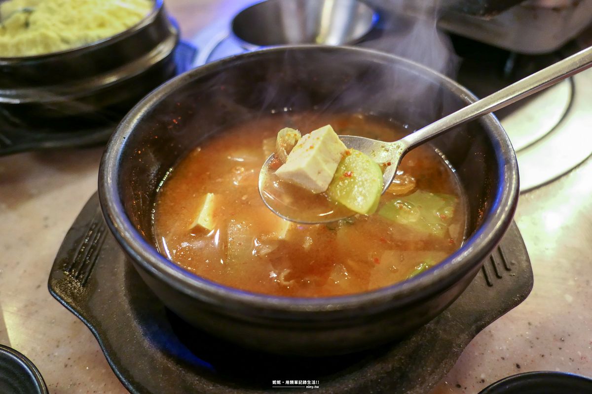 食記。首爾★忠武路 超飯食堂 一次滿足想吃烤肉與烤腸的慾望 - 第10張圖