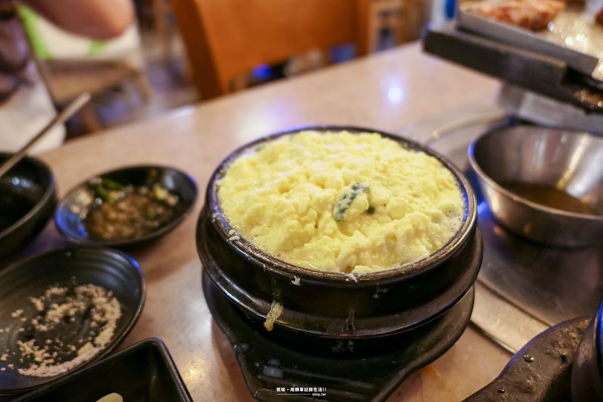食記。首爾★忠武路 超飯食堂 一次滿足想吃烤肉與烤腸的慾望 - 第13張圖