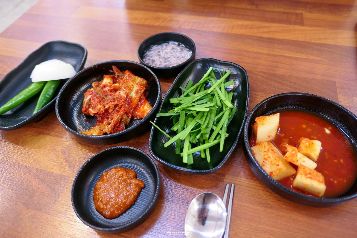 食記。釜山★西面極品豬肉湯飯(참잘돼지국밥) 24小時都能吃得到的在地美食 - 第10張圖