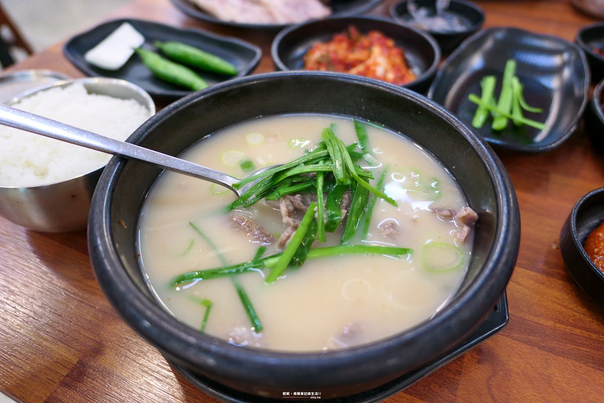 食記。釜山★西面極品豬肉湯飯(참잘돼지국밥) 24小時都能吃得到的在地美食 - 第13張圖