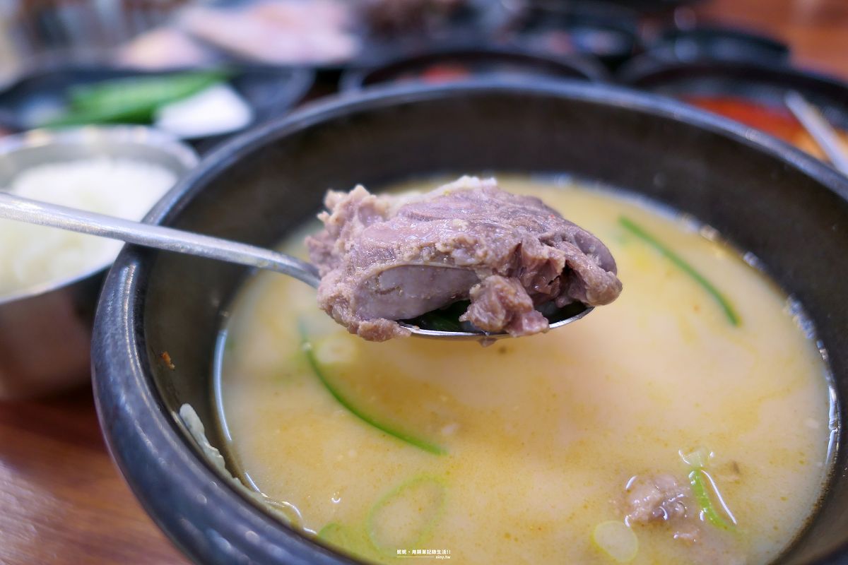 食記。釜山★西面極品豬肉湯飯(참잘돼지국밥) 24小時都能吃得到的在地美食 - 第15張圖