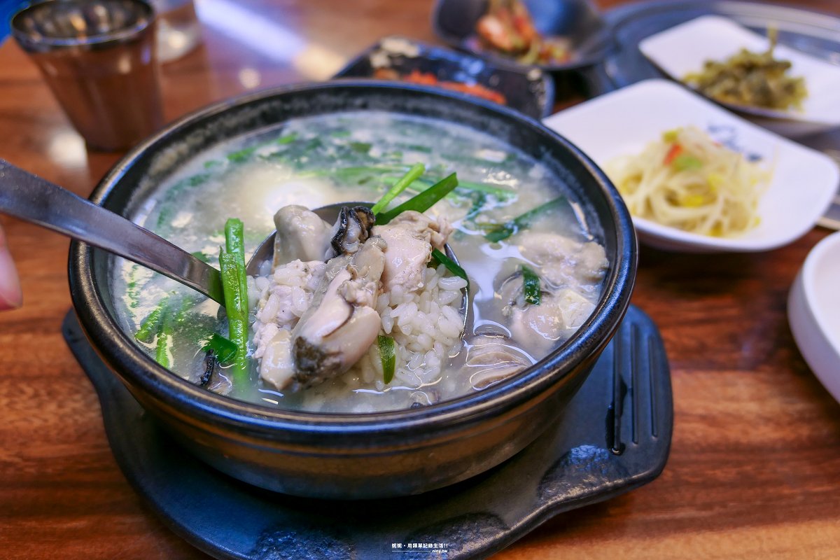 食記。首爾★南海牡蠣湯飯 飽滿牡蠣湯飯一個人也能用餐 - 第10張圖