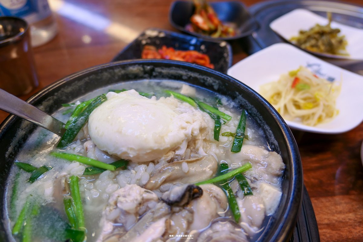 食記。首爾★南海牡蠣湯飯 飽滿牡蠣湯飯一個人也能用餐 - 第11張圖