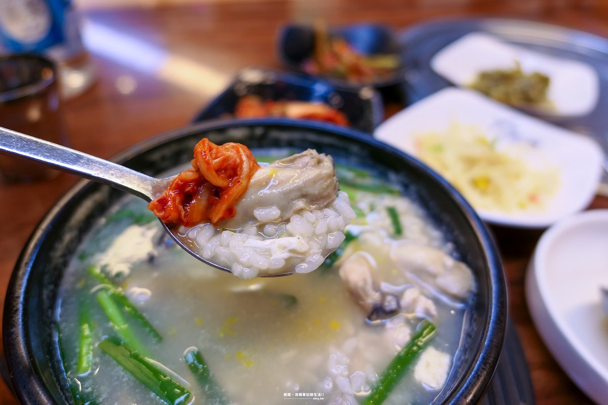 食記。首爾★南海牡蠣湯飯 飽滿牡蠣湯飯一個人也能用餐 - 第12張圖