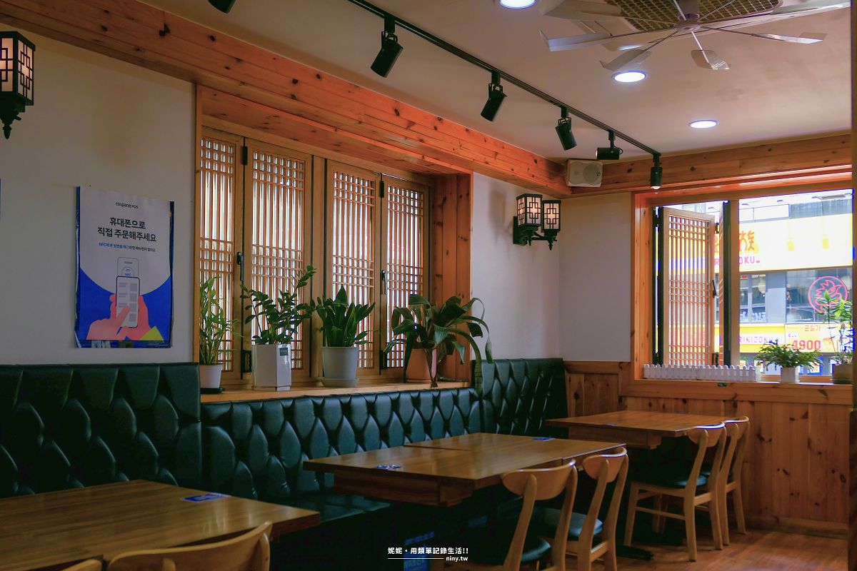食記。首爾★Vega Bossam(베가보쌈) 弘大店 單人也能享用菜包肉定食 - 第6張圖