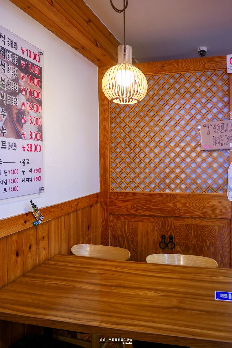 食記。首爾★Vega Bossam(베가보쌈) 弘大店 單人也能享用菜包肉定食 - 第9張圖